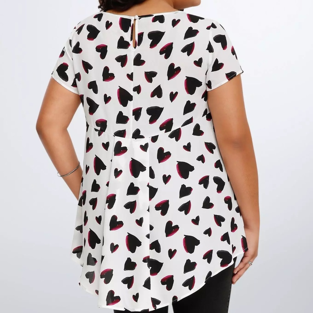 torrid White Heart Print Short Sleeve Blouse with Black & Pink Accents - Picture 2 of 6